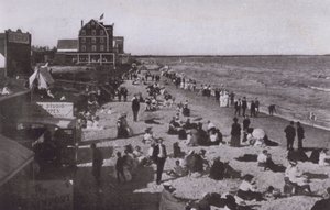 Old Orchard Beach, Maine: Op het strand (zwart-wit foto) door American Photographer (after)