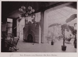 Zonnekamer en Haard, De Soto Hotel door American Photographer (after)