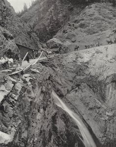 Tolpoort Ouray en Silverston Tolweg (zwart-wit foto) door American Photographer (after)