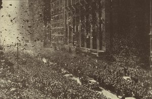 Amerikaanse president Franklin D Roosevelt ontvangt een enthousiast welkom in New York City na zijn verkiezing voor een derde termijn, december 1940 door American Photographer (after)
