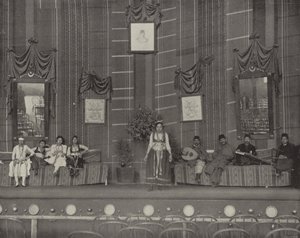Een Dans in de Straat van Cairo Theater door American Photographer