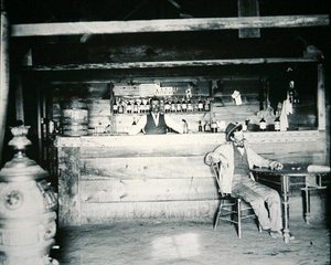 Een salon in Albany County, Wyoming, ca. 1890