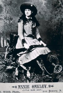 Annie Oakley (1860-1926) door American Photographer