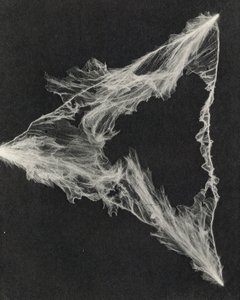 Kunstmatige bliksem geproduceerd in een laboratorium (z/w foto) door American Photographer