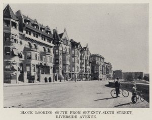 Blok uitkijkend naar het zuiden vanaf Seventy-Sixth Street, Riverside Avenue