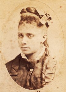 Carte de visite van jonge Afro-Amerikaanse vrouw, ca. 1880 door American Photographer