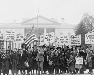 Kinderen in het Witte Huis die de president vragen om de vrijlating van politieke gevangenen, 1922 door American Photographer