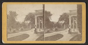 Oostelijk gazon en portiek, Oneida Community, New York State door American Photographer