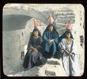 Egypte - Arabische waterdraagsters door American Photographer