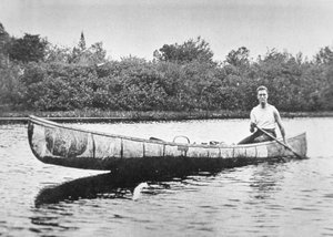 Franklin D. Roosevelt peddelt een berken kano op Campobello Island, New Brunswick
