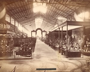 Franse Sectie, Hoofdgebouw, Centennial International Exhibition, Philadelphia, 1876 door American Photographer