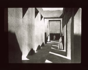 Gizeh - Granieten tempel nabij de Piramide van Khefren door American Photographer