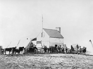 Hoofdkwartier van de Sanitaire Commissie, Brandy Station, Virginia, 1863 door American Photographer