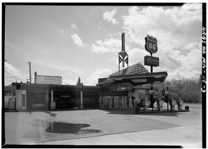 Lindholm Oil Company Service Station, Cloquet, Minnesota (zwart-wit foto) door American Photographer