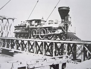 Locomotief van de Amerikaanse militaire spoorwegen (Union Army) die een brug over de Potomac-rivier oversteekt door American Photographer