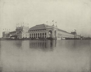 Fabrieksgebouw vanaf het Noordelijke Einde van het Beboste Eiland door American Photographer