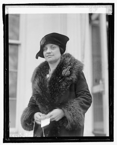 Mevrouw Mabel Willebrandt in het Witte Huis door American Photographer