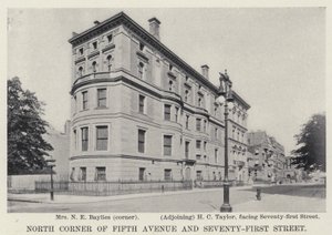 North Corner van Fifth Avenue en 71st Street door American Photographer