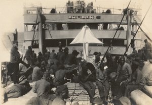 Pioneer Infantry Battalion op het troepenschip U.S.S. Philippine vanuit de haven van Brest, Frankrijk, 18 juli 1919 door American Photographer