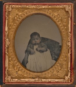 Portret van een baby,c. 1860 (foto) door American Photographer
