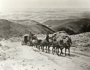 Postkoets die San Marcos Pass, Californië oversteekt door American Photographer