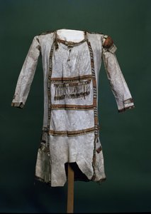 Inheemse Amerikaanse knielange huiden shirt (kariboehuid)
