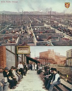 Ansichtkaart met de slachthuizen en abattoirs van Chicago en arbeiders met lunchpakketten tijdens hun pauze in Whiskey Row, c.1910