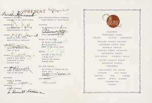 Gedrukt menu ondertekend door Winston Churchill en Franklin D. Roosevelt, U.S Flagship Augusta, Ship