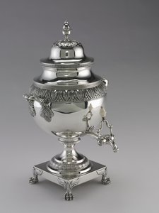 Thee-urn, vervaardigd door Harvey Lewis, 1811-25 door American School