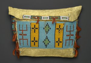 Tipi tas, uit de Plains-regio, c.1860-1900 (huid, kraal, metaal en paardenhaar)