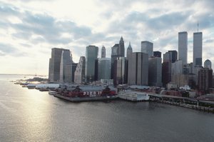 Uitzicht op het Financiële District over de East River door American School