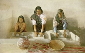 Vrouwen die maïs malen, Pueblo van Laguna, c.1905