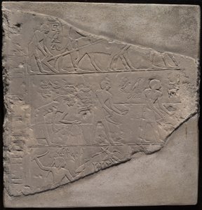 Fragment van een stèle waarop ploegen, oogsten en maaien staan afgebeeld door Ancient Egyptian