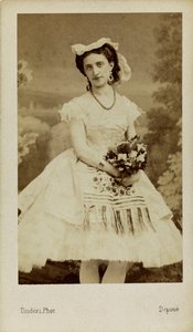 Portret van de balletdanseres Marfa Muravyeva 1838-1879, 1863 door Andre Adolphe Eugene Disderi