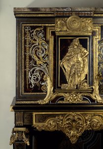 Kunst Frankrijk: Kabinet siert de figuur van koning Lodewijk XIV in Hercules Gaulois. Detail. Meubilair door Andre Boulle rond 1700. Hoogte: 1,87m. Parijs, Musee Du Louvre door Andre Charles Boulle
