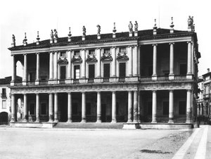 Hoofdgevel van de Villa Chiericati, gebouwd ca. 1550