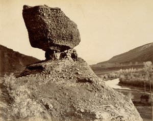 Sphinx of the Valley, uit The Great West Illustrated in a Series of Photographic Views across the Continent genomen langs de lijn van de Union Pacific Railroad West van Omaha, Nebraska door A.J. Russell, Volume I door Andrew Joseph Russell