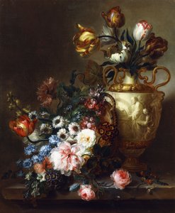 Tulpen in een vaas en rozen in een mand op een stenen richel door Ange Louis Guillaume Lesourd Beauregard