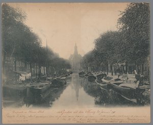 Gezicht op de Turfmarkt en de Nieuwe Kerk te Den Haag door Anonymous