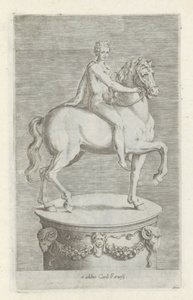 Sculptuur van een naakte jongen op een paard