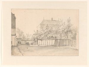 Stadsgezicht met een hoog, door een stenen muur omgeven huis door Anonymous