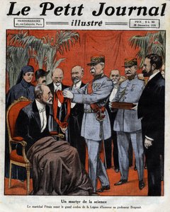 Een martelaar van de wetenschap: Maarschalk Philippe Petain (1856-1951) overhandigde het grootlint van het Legioen van Eer aan professor Jean-Alban Bergonie (1857-1925), een Franse kankerspecialist. Gravure in 