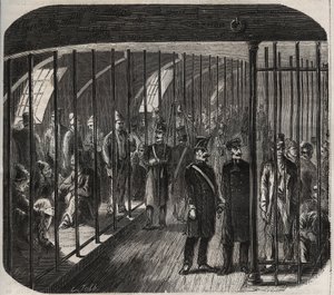 Aankomst van de troepen aan boord tijdens het konvooi van Toulon naar Cayenne (Guyana) volgens het decreet van 8 december 1851. Gravure in “Histoire des bagnes depuis leur création à nos jours” (1877) door Anonymous Anonymous