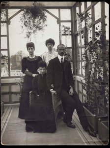 Dagmar van Denemarken - Michel Alexandrovitch van Rusland - Alexandra van Denemarken en prinses Victoria - Keizerin-weduwe Maria Fyodorovna, Groothertog Michael Alexandrovich, Koningin Alexandra van Groot-Brittannië door Anonymous Anonymous