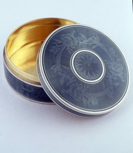 Emaille doos en guilloché goud zilver. ca. 1905. Aaron collectie. Parijs door Anonymous Anonymous