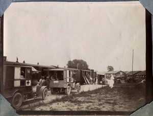 Eerste Wereldoorlog 1914-1918: vaccinatie van soldaten door verpleegsters van het Franse Rode Kruis op het station Saint Gilles in het Kanaal, Basse-Normandie, Frankrijk. Anonieme foto juni 1917. Privécollectie, Stella. door Anonymous Anonymous