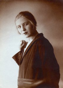 Izabella Danilovna Yurieva (1899-2000), Anoniem