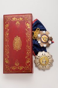 Koninkrijk der Beide Siciliën (Beide Siciliën) - Orde van Sint Ferdinand en Verdienste: insignes van een ridder grootkruis behorend tot een lid van het Groothertogelijk Huis van Baden - Midden 19e eeuw - Goud, zilver en email; wapenkist van het Koninkrijk door Anonymous Anonymous