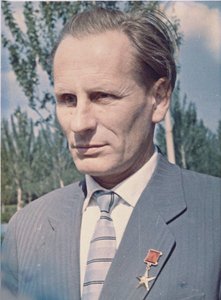 Mikhail Vasilyevich Melnikov (1919-1996), raketmotortechnicus - Anoniem. Kleurenfotografie Privécollectie