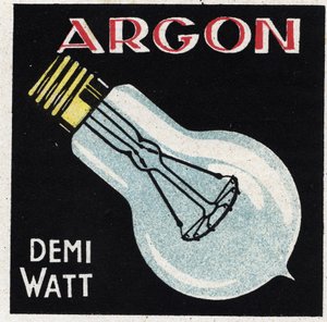 Nieuwe gas-eigenschappen: argon wordt gebruikt om een halve watt lamp te vullen. Anonieme illustratie uit 1925. Privécollectie. door Anonymous Anonymous